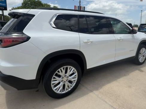 Certified 2026 GMC Acadia Elevation w/ Elevation Premium Package FWD image 8