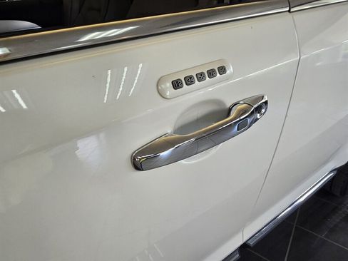 Used 2014 Lincoln MKX AWD w/ Equipment Group 102A image 40