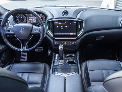 Used 2022 Maserati Ghibli Modena image 11