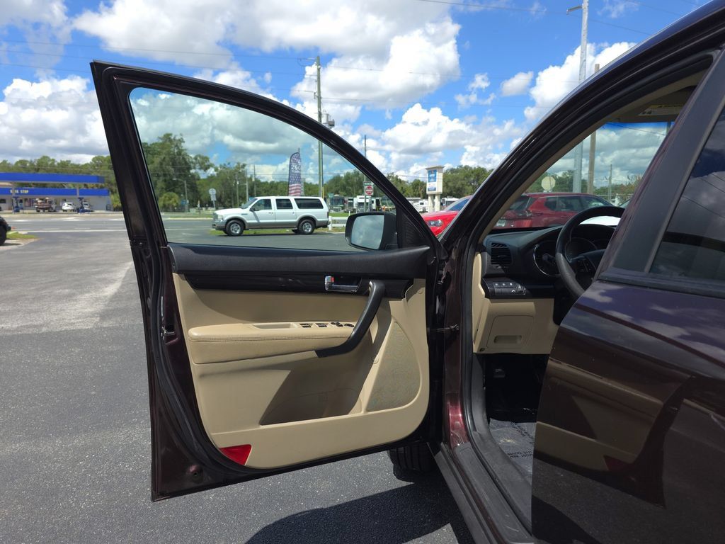 Used 2011 Kia Sorento 2WD image 9