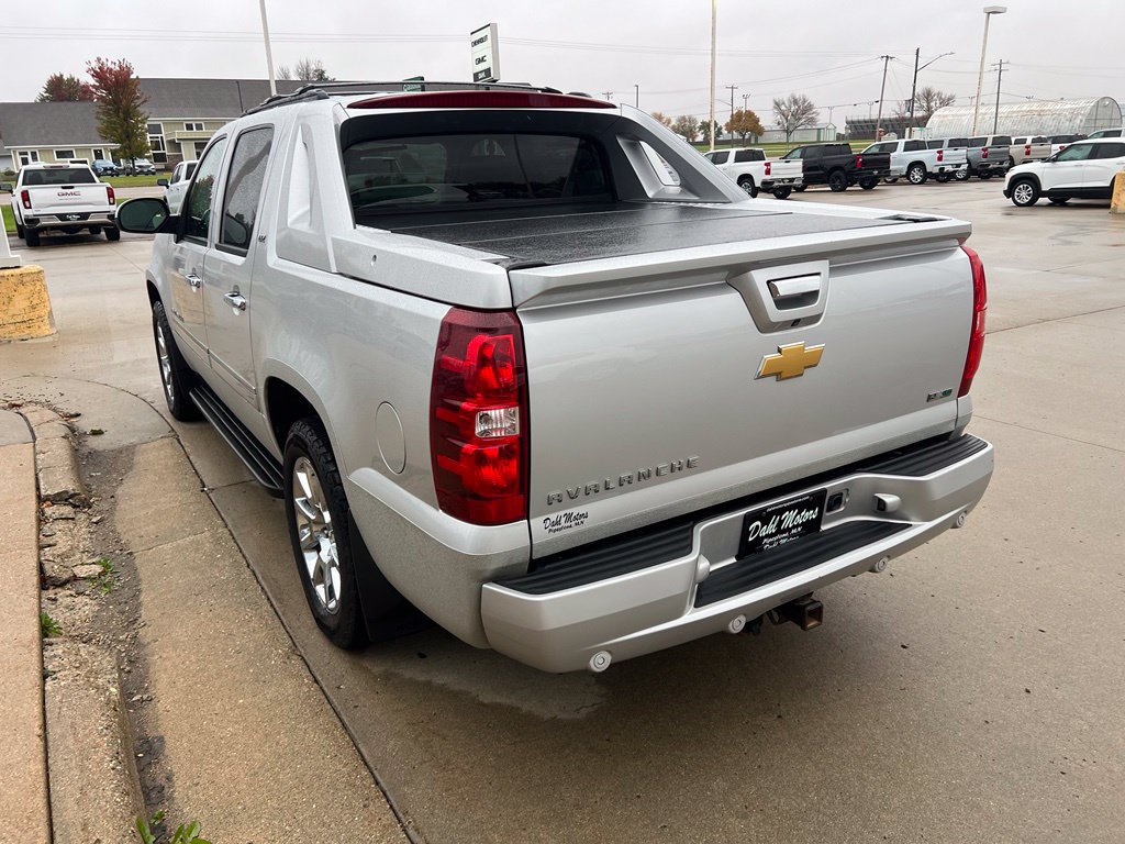 Used 2012 Chevrolet Avalanche LTZ AWD/4WD image 7