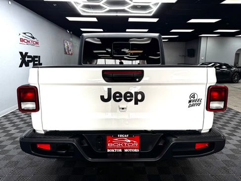 Used 2022 Jeep Gladiator Willys image 12