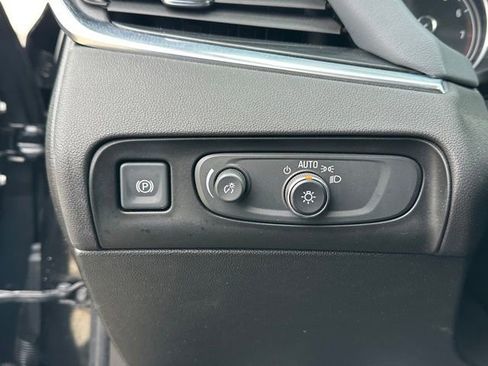 Used 2021 Buick Enclave Essence w/ Sport Touring Edition image 27