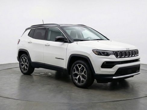 Used 2025 Jeep Compass Limited AWD/4WD image 1