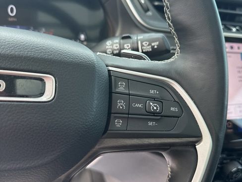 Used 2022 Jeep Grand Cherokee Limited image 14