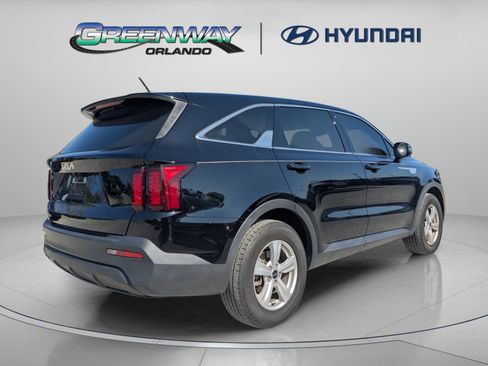 Used 2023 Kia Sorento LX FWD image 7