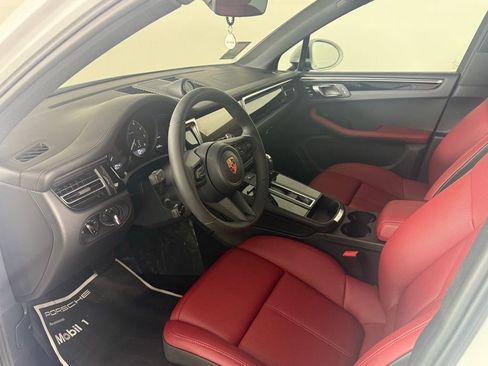 New 2026 Porsche Macan image 4
