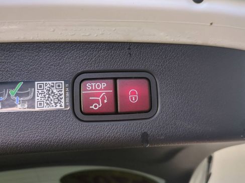 Used 2024 Mercedes-Benz GLC 300 4MATIC image 15