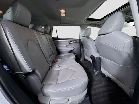 Used 2023 Toyota Highlander Limited AWD/4WD image 29
