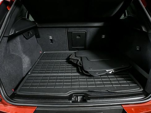 Used 2019 Volvo XC40 T4 Momentum image 15