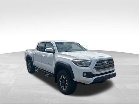Used 2017 Toyota Tacoma TRD Off-Road w/ Tow Package (A/T) image 8