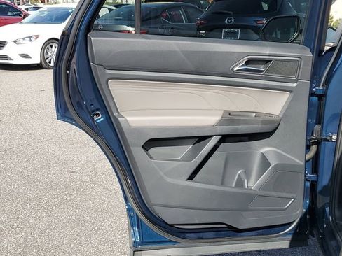 Used 2022 Volkswagen Atlas Cross Sport SE image 12