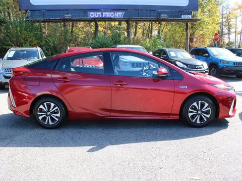 Used 2017 Toyota Prius Prime Premium image 6