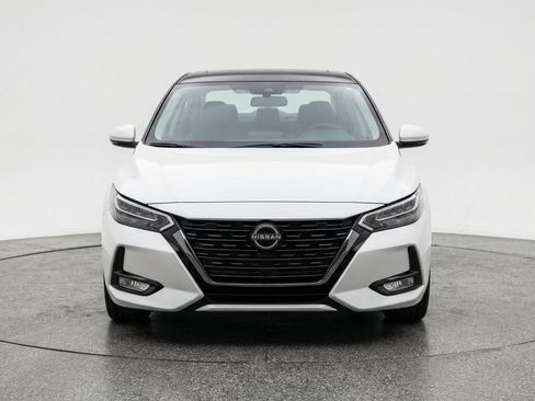 Used 2025 Nissan Sentra SV FWD image 2