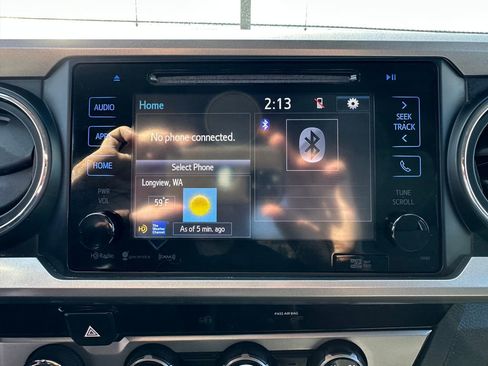 Used 2018 Toyota Tacoma SR5 AWD/4WD image 13