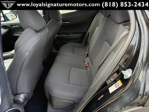 Used 2018 Toyota C-HR XLE FWD image 12