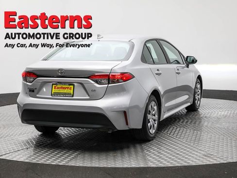 Used 2023 Toyota Corolla LE image 5