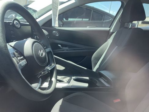 Used 2024 Hyundai Elantra SE image 6