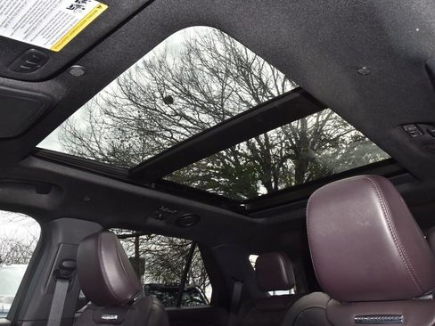 Certified 2025 Ford Explorer Platinum w/ LUX Leather Package image 32