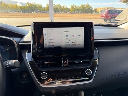 Used 2024 Toyota Corolla Cross XLE image 21