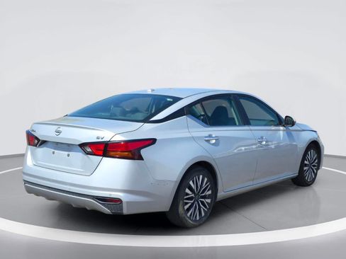 Used 2024 Nissan Altima 2.5 SV FWD image 6