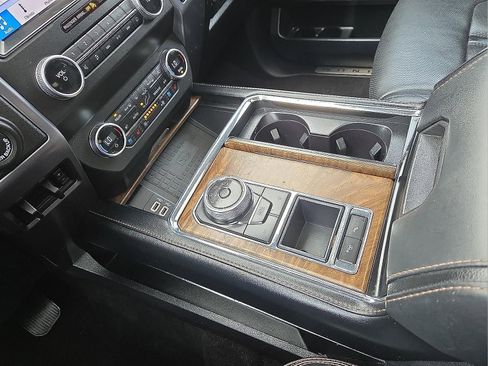 Used 2019 Ford Expedition Platinum RWD image 25