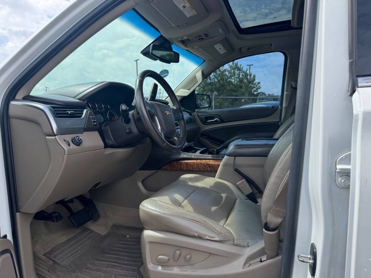 Used 2015 Chevrolet Suburban LTZ RWD image 9
