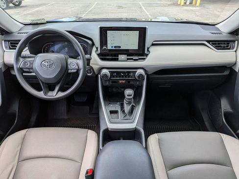 Used 2025 Toyota RAV4 XLE w/ Convenience Package image 28