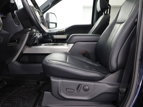 Used 2022 Ford F350 Lariat w/ Black Appearance Package AWD/4WD image 8