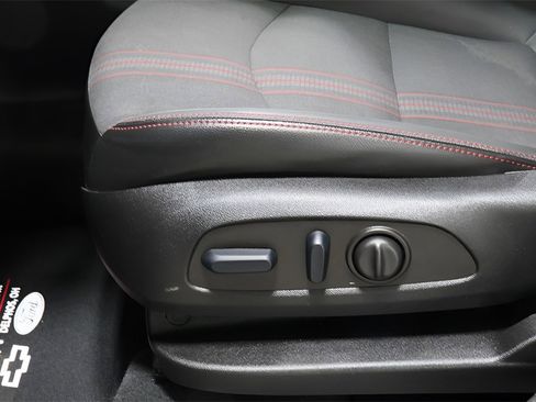 Used 2023 Chevrolet Equinox RS image 18