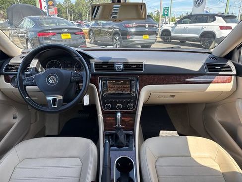 Used 2013 Volkswagen Passat 2.5 SEL FWD image 11
