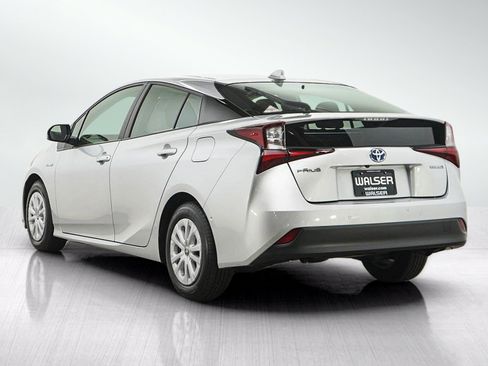 Used 2021 Toyota Prius LE FWD image 3