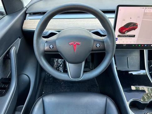 Used 2021 Tesla Model Y Long Range AWD/4WD image 16