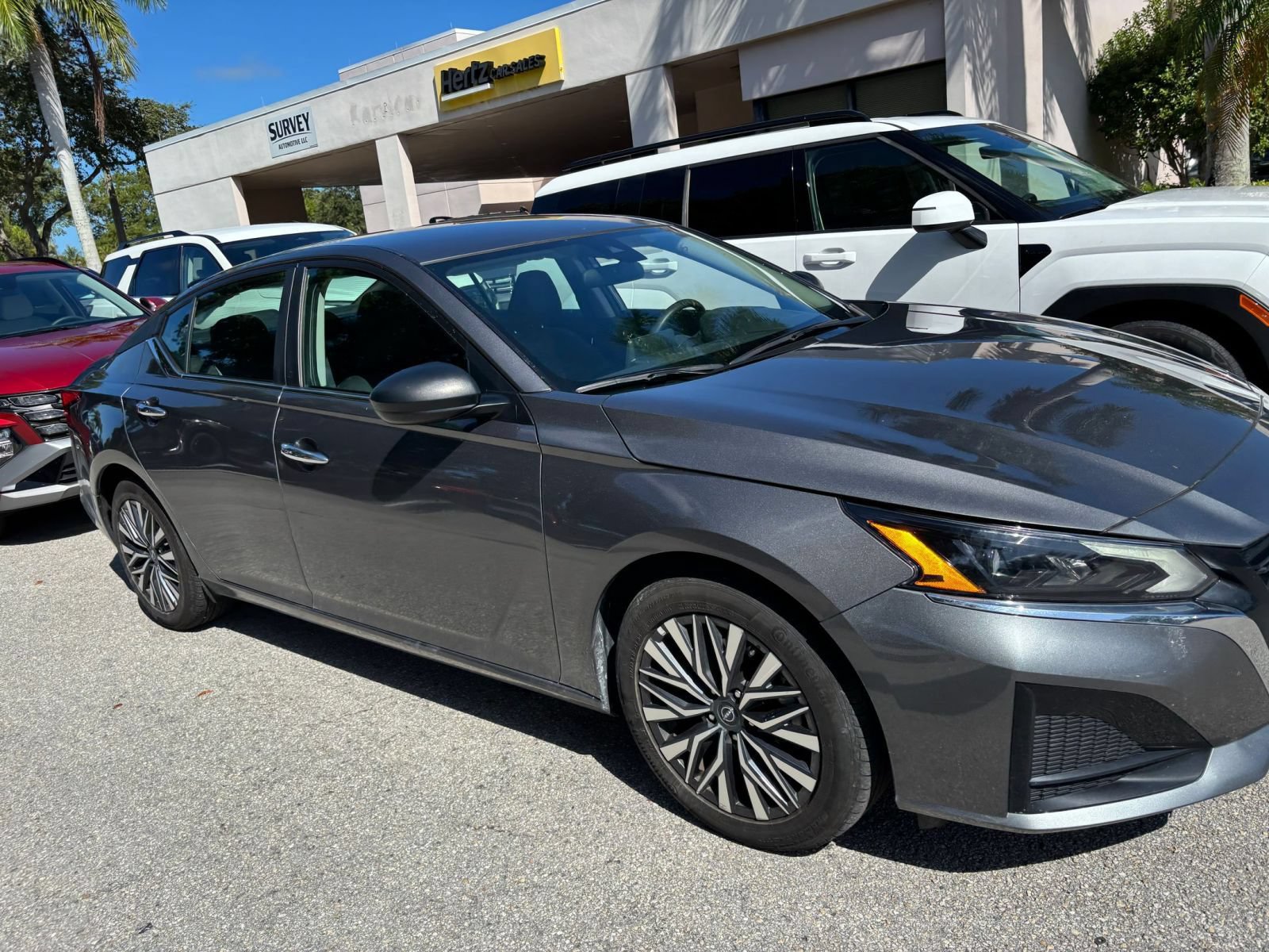 Used 2025 Nissan Altima 2.5 SV FWD image 2