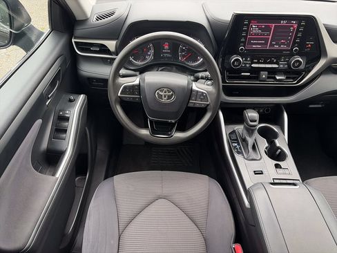 Used 2021 Toyota Highlander L FWD image 14