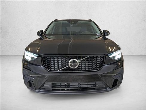 Used 2026 Volvo XC40 B4 Core w/ Climate Package FWD image 6