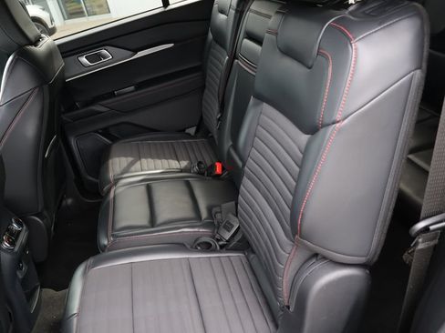Used 2025 Ford Explorer ST-Line w/ ST-Line Street Pack AWD/4WD image 17