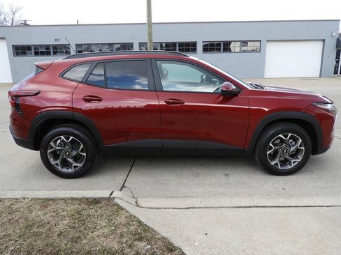 Used 2025 Chevrolet Trax LT w/ Driver Confidence Package FWD image 12