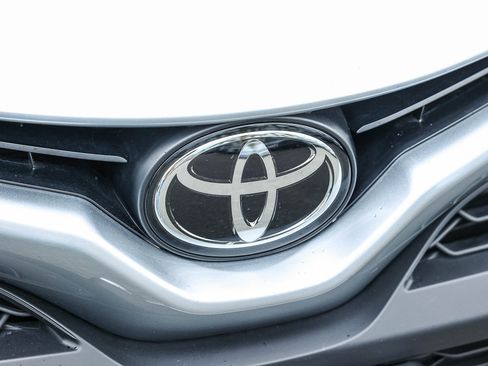 Used 2024 Toyota Camry SE image 14