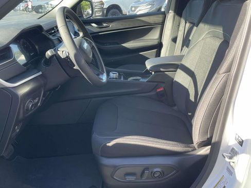 New 2025 Jeep Grand Cherokee Laredo X image 21