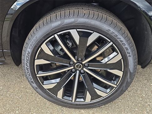 New 2026 Volvo XC90 B6 Plus w/ Protection Package Premier image 33