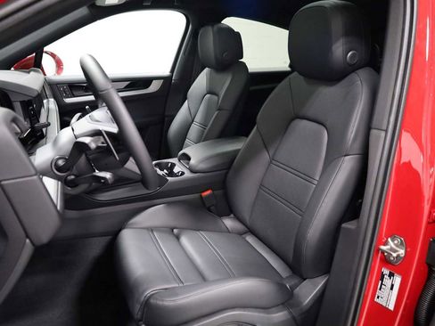 Certified 2025 Porsche Cayenne Coupe AWD/4WD image 5