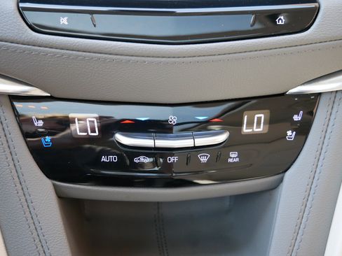 Used 2022 Cadillac XT5 Premium Luxury w/ Technology Package AWD/4WD image 19