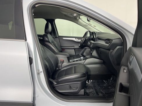 Used 2025 Ford Escape Platinum image 32