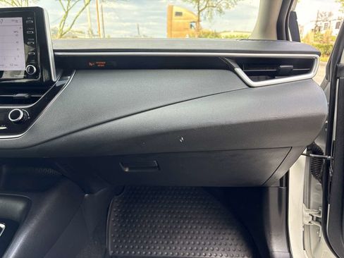 Used 2021 Toyota Corolla LE FWD image 17