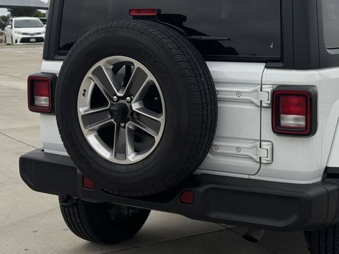 Used 2022 Jeep Wrangler Unlimited Sahara AWD/4WD image 4