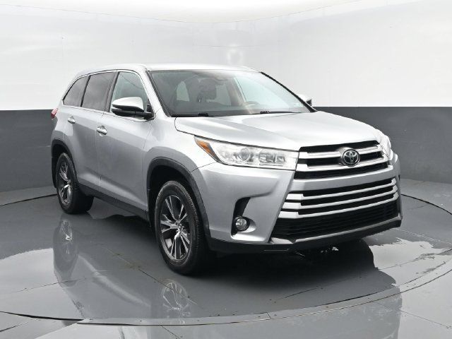 Used 2019 Toyota Highlander Plus AWD/4WD image 3