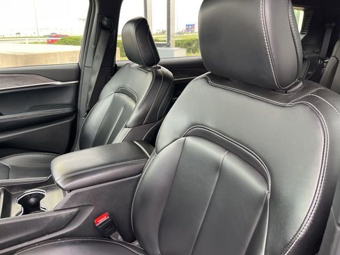 Used 2024 Jeep Grand Cherokee L Limited w/ Black Appearance Package RWD image 12