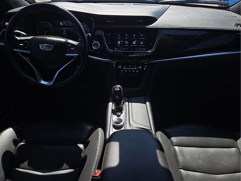 Used 2023 Cadillac XT6 Premium Luxury FWD image 12