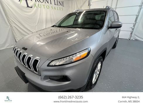 Used 2017 Jeep Cherokee Latitude w/ True North Edition AWD/4WD image 3